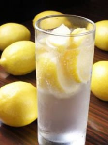 本当に酸っぱい！生レモンのドリンクはいかが？