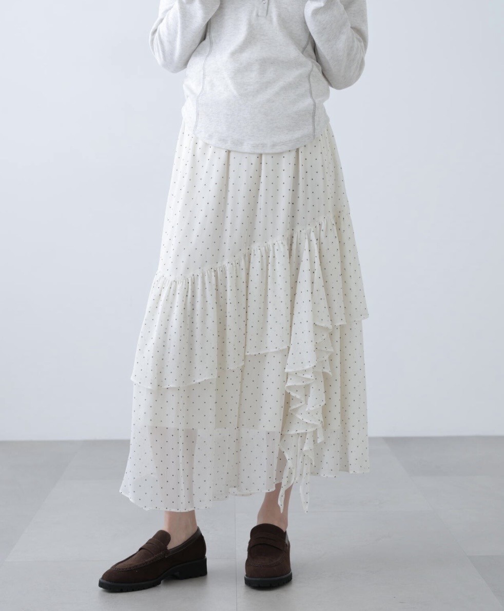 春のトレンド！ドット柄🖤🤍