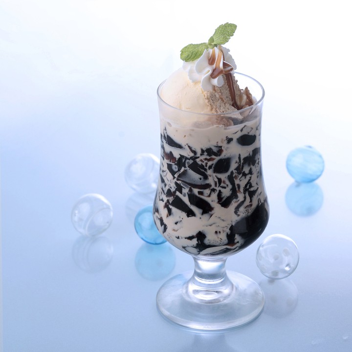 コーヒーゼリーバニラフロート　980円