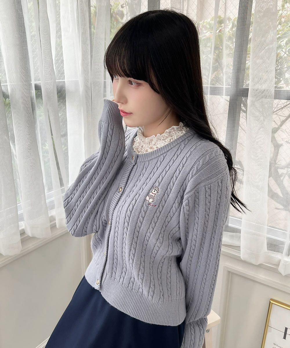 愛らしいシュナウザーの刺繍をあしらったニットカーディガン♡