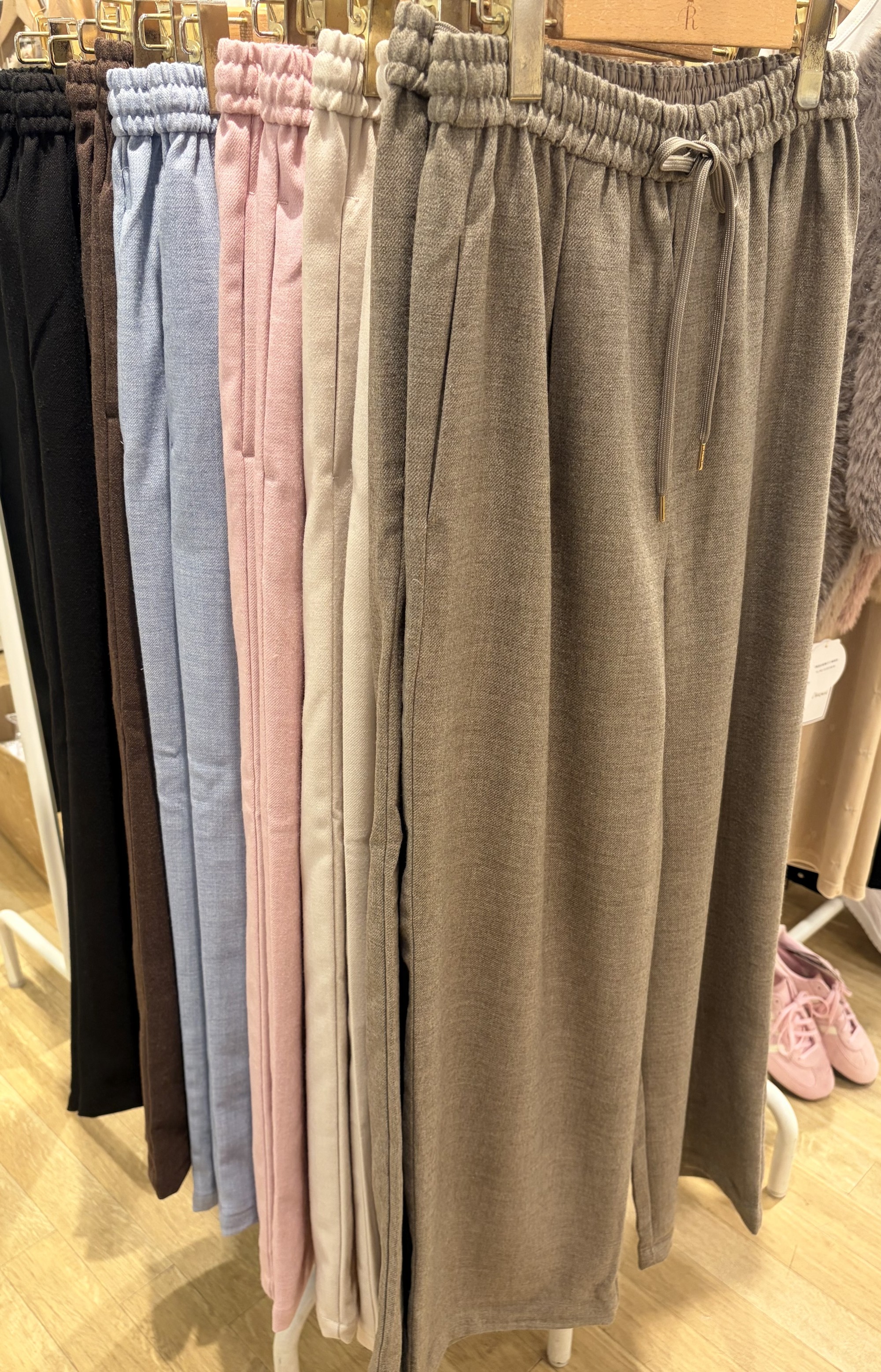 【楽に穿けて上品に決まる】イージーワイドパンツ
