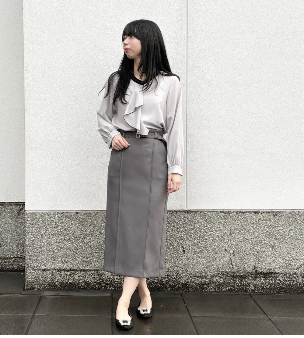 手間いらずでスタイリッシュ✨配色フリルブラウス