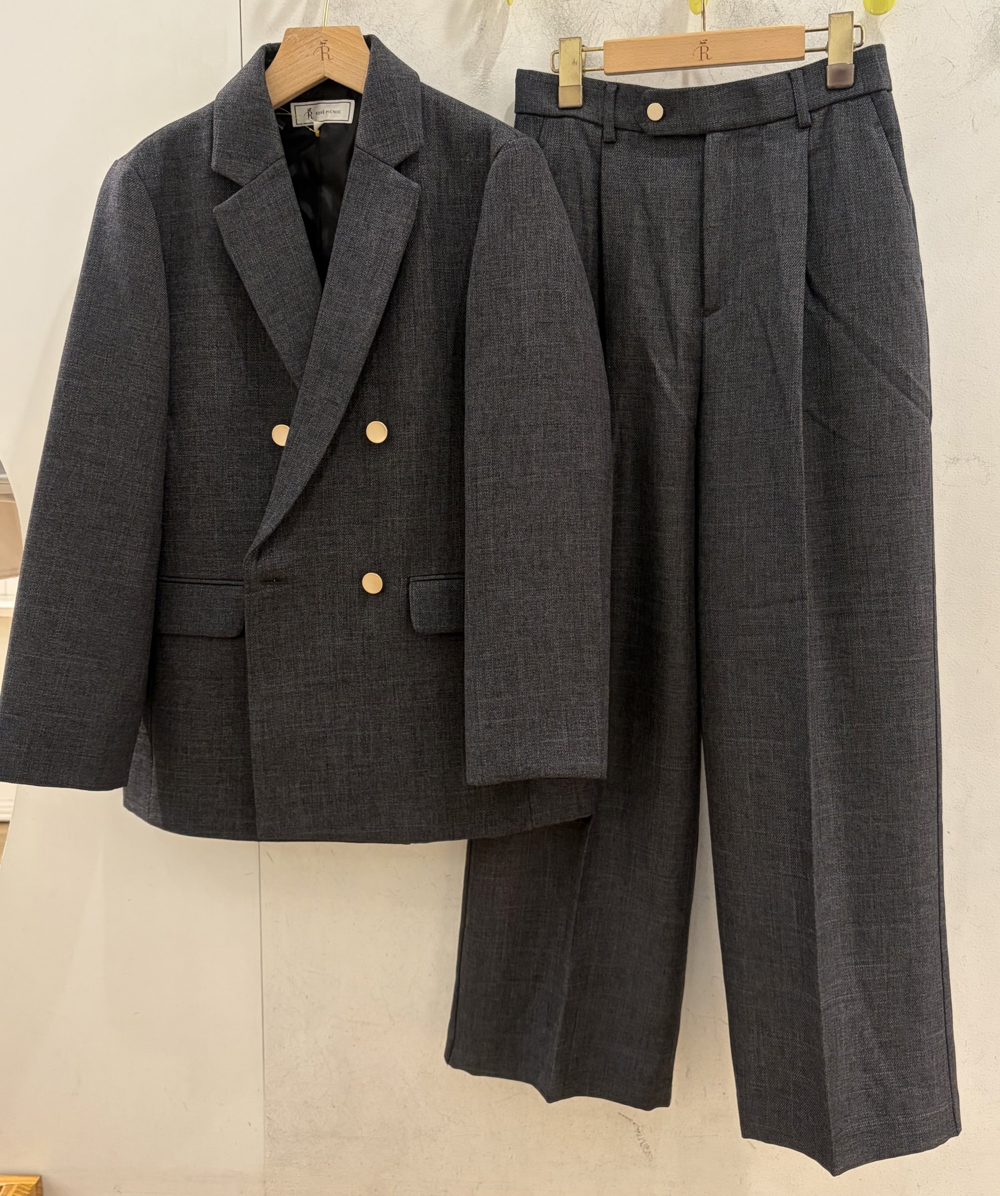 【マニッシュな雰囲気で…着こなしの主役にも】ワイドパンツ
