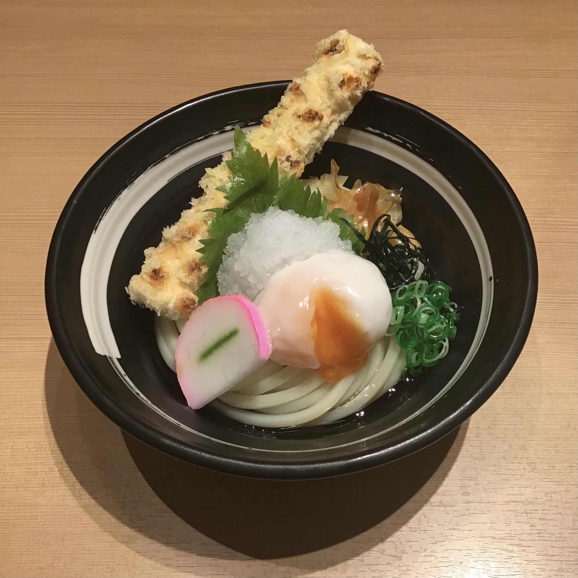 冷やしちくわ天温玉うどん