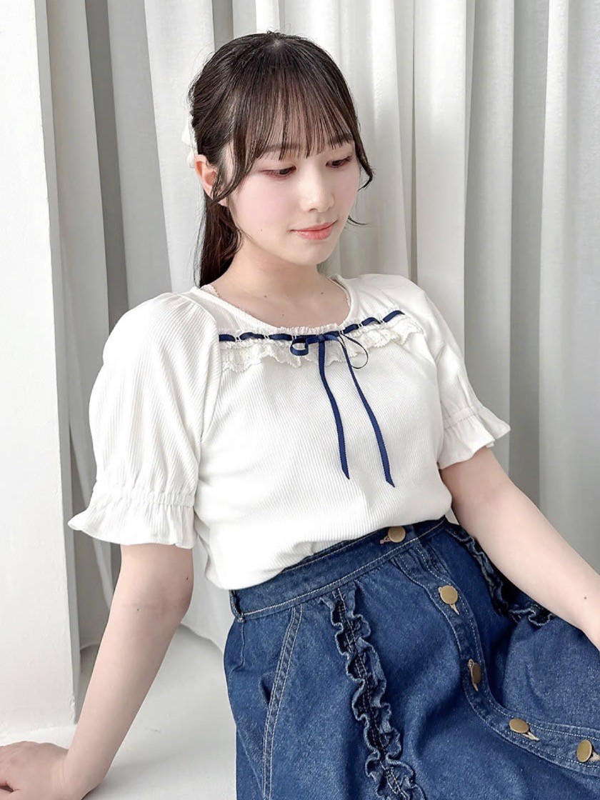 ガーリーなはしごリボン使いが乙女心をくすぐるカットトップス♡
