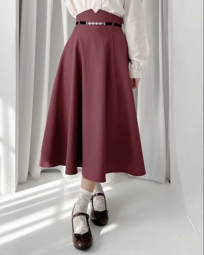 パールビジューをあしらったリボンベルトが特別感を演出してくれる、フレアースカート🥀