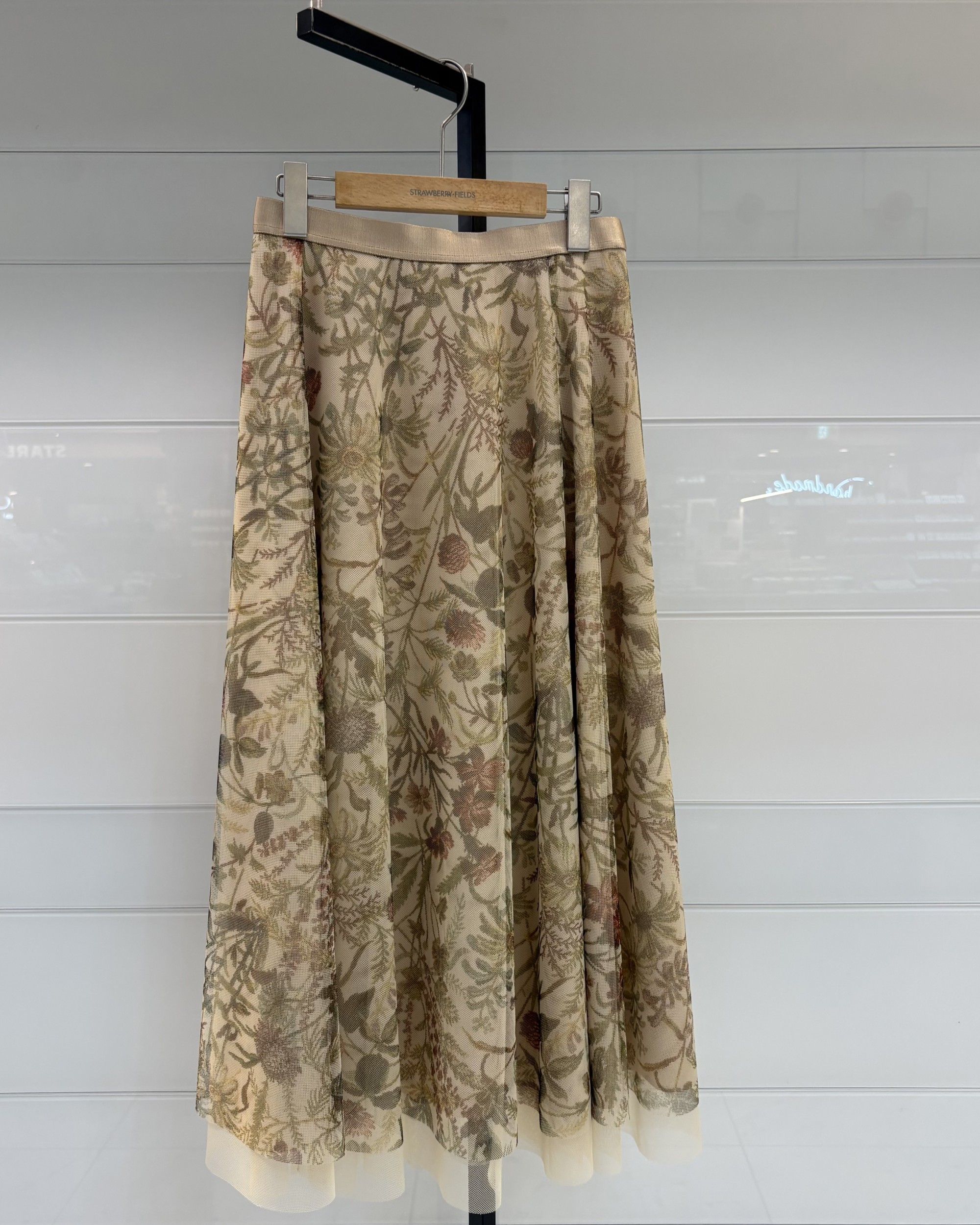 ボタニカル柄チュールスカート