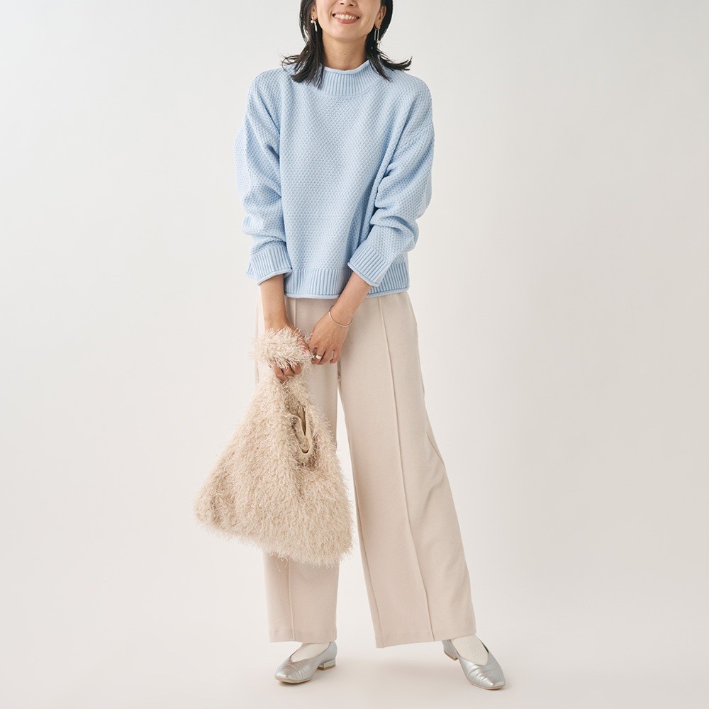 小顔効果も！ロールネックカノコ編みニットトップス