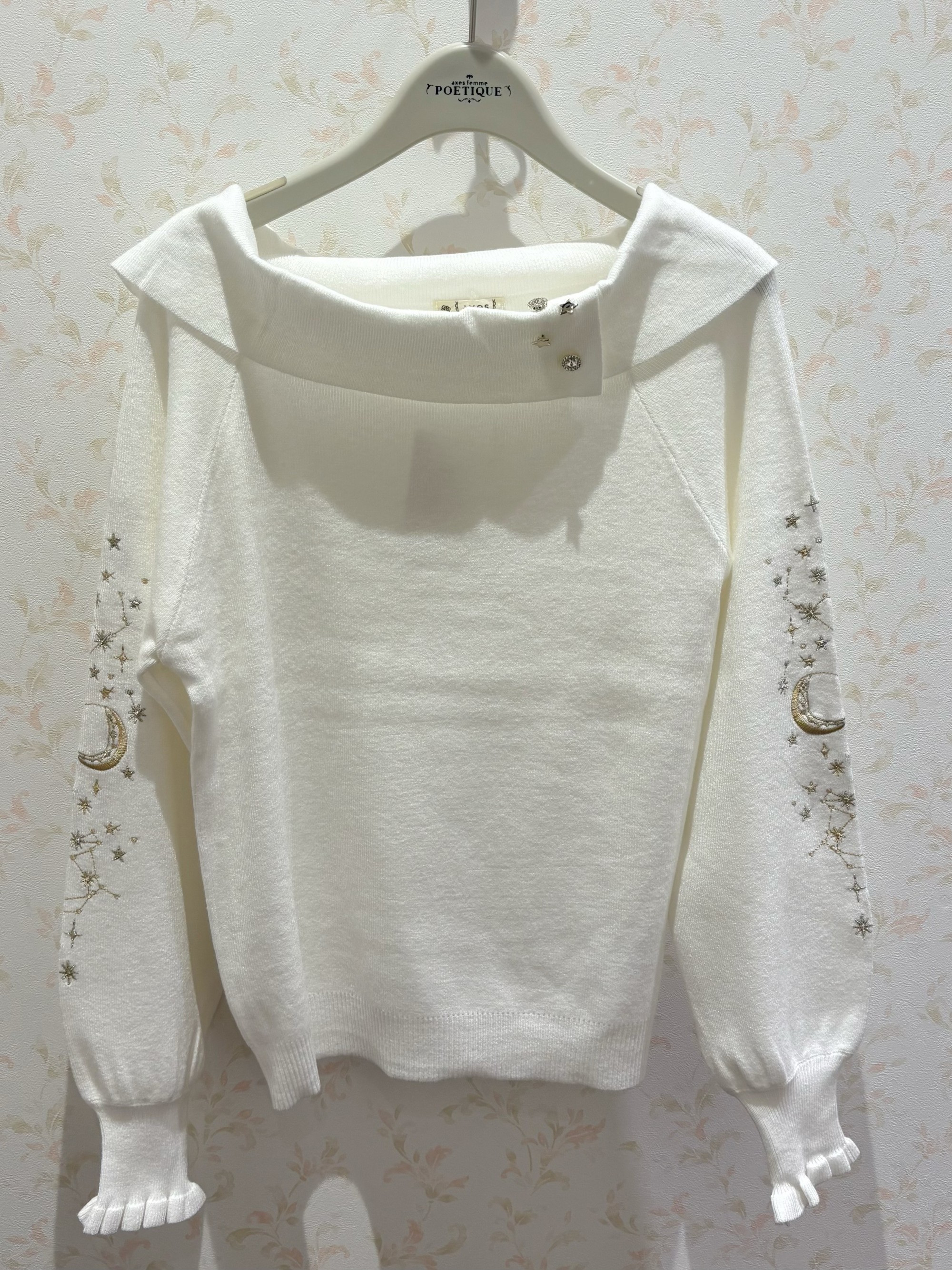 〘キラキラの刺繍とビジューが華やか〙ニットプルオーバー