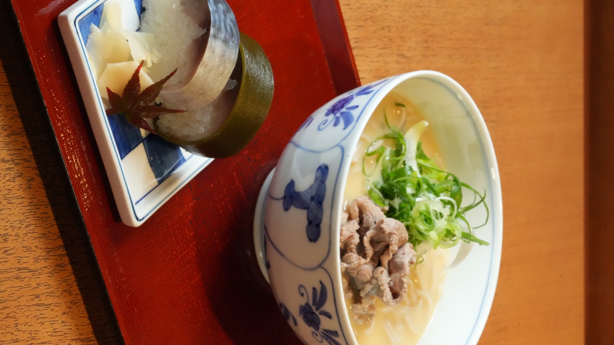白味噌牛肉そば×松前鯖寿司