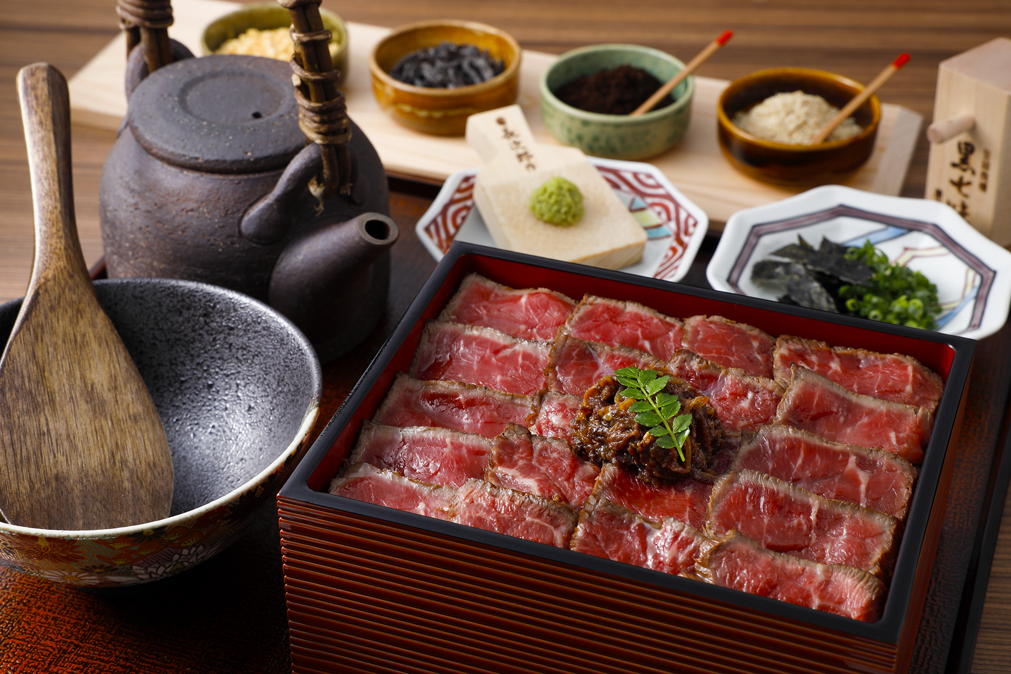 京都祇園に肉割烹を構える「肉まぶしの元祖」が、「肉まぶし」専門店