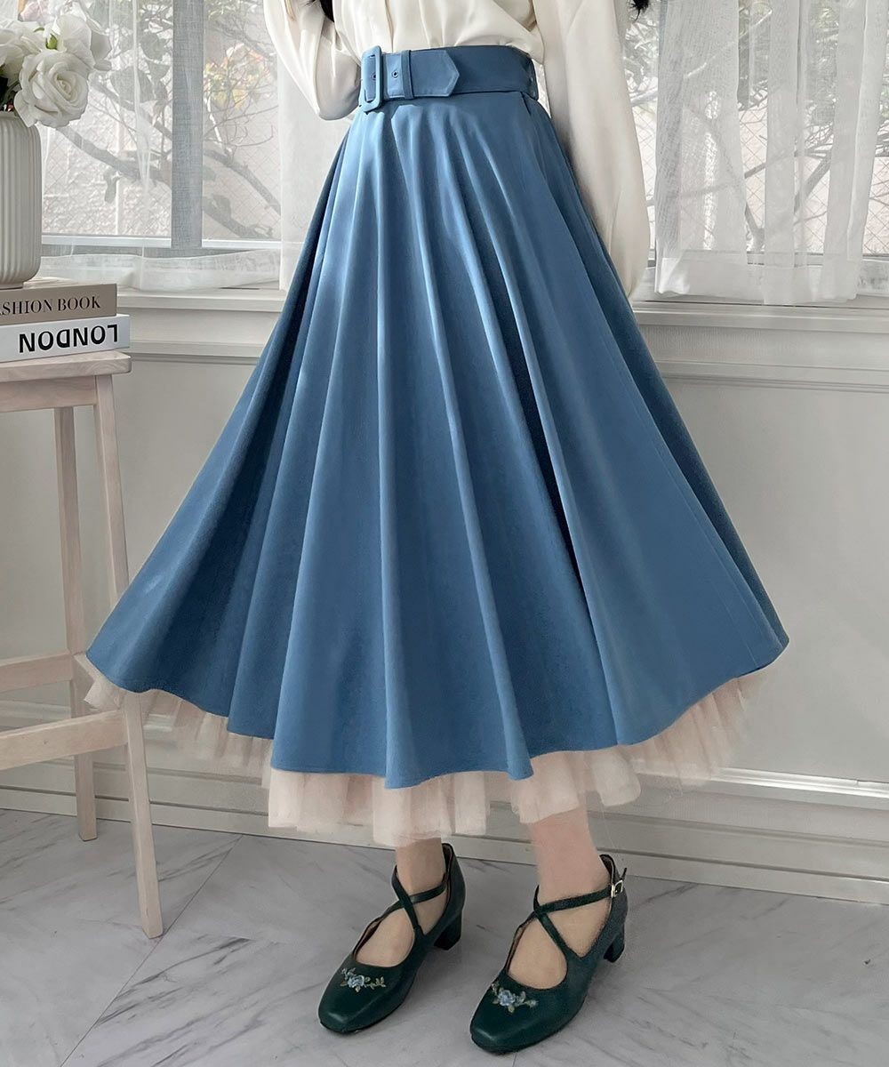 思わずくるりと回りたくなるような、ボリューム感のあるシルエットが目を惹くパニエサーキュラースカート💐