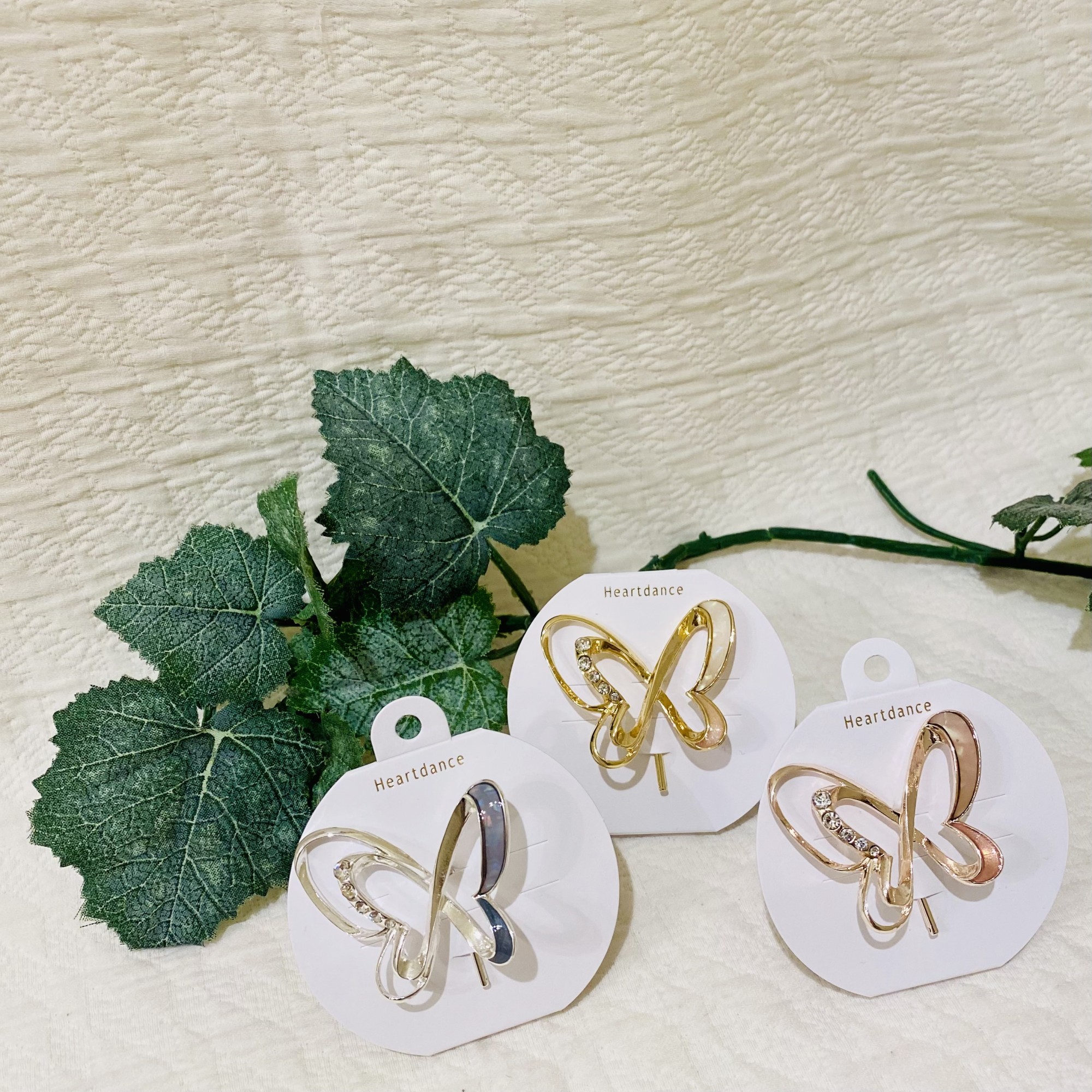 新作アイテム✨🦋蝶デザインフックポニー