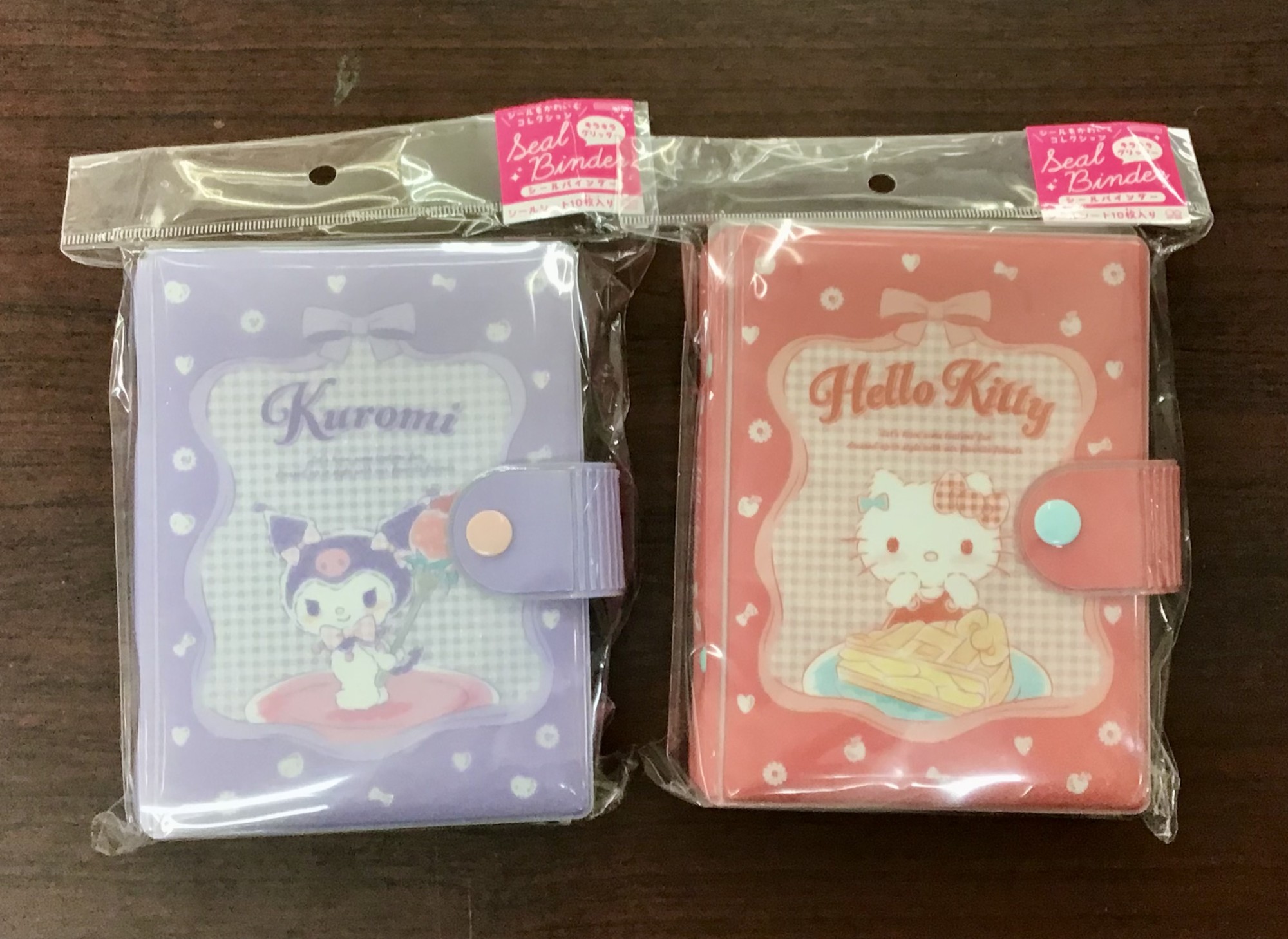 キティちゃんとクロミちゃんのシールバインダーを入荷しました!