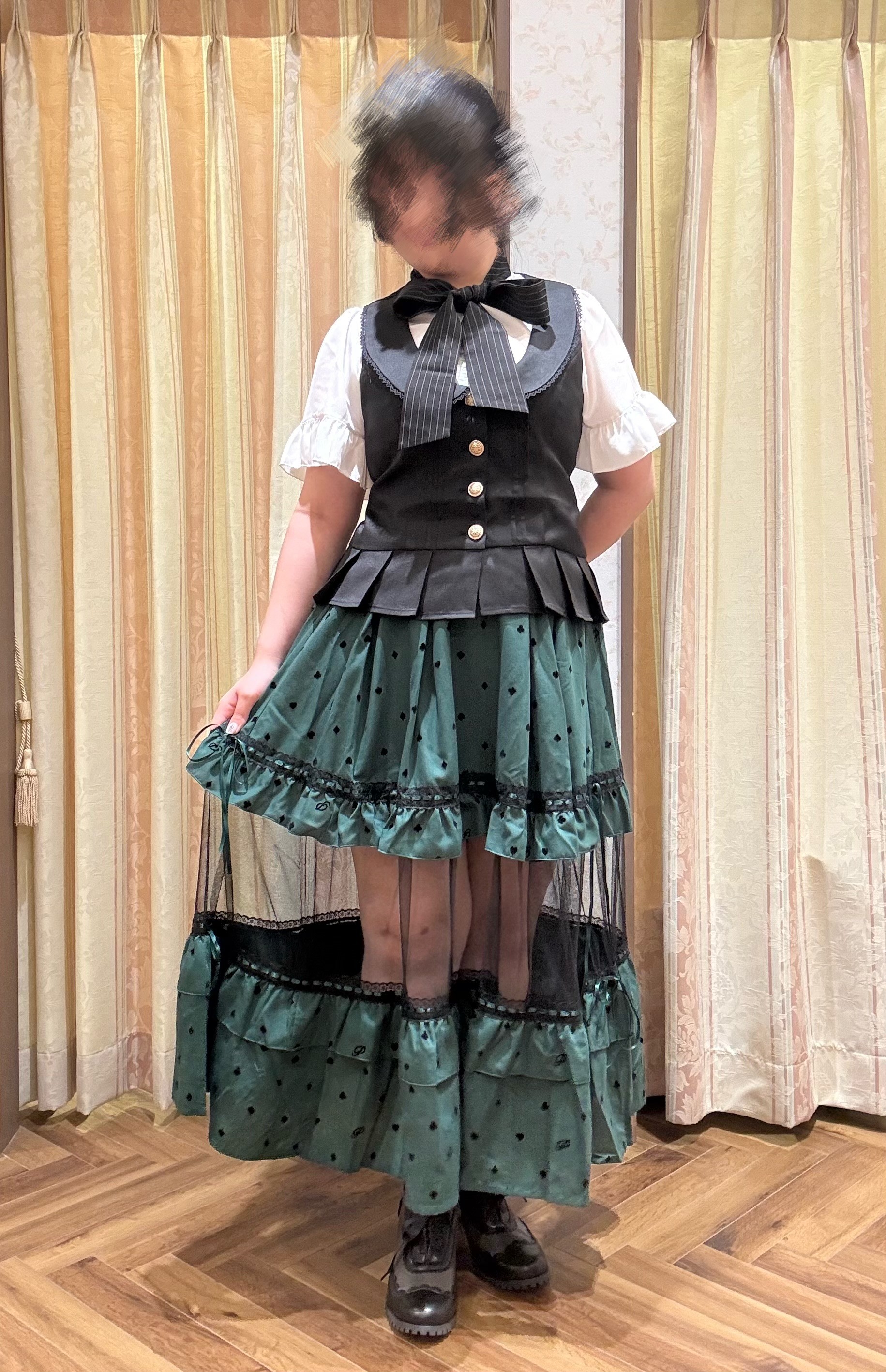 ベストを合わせたきっちりクラシカルコーデ