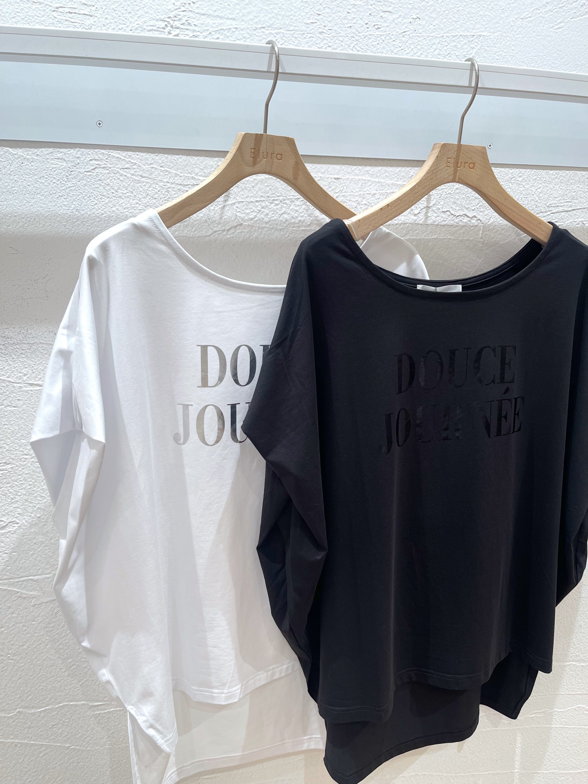 《Elura》骨格ロゴTシャツ