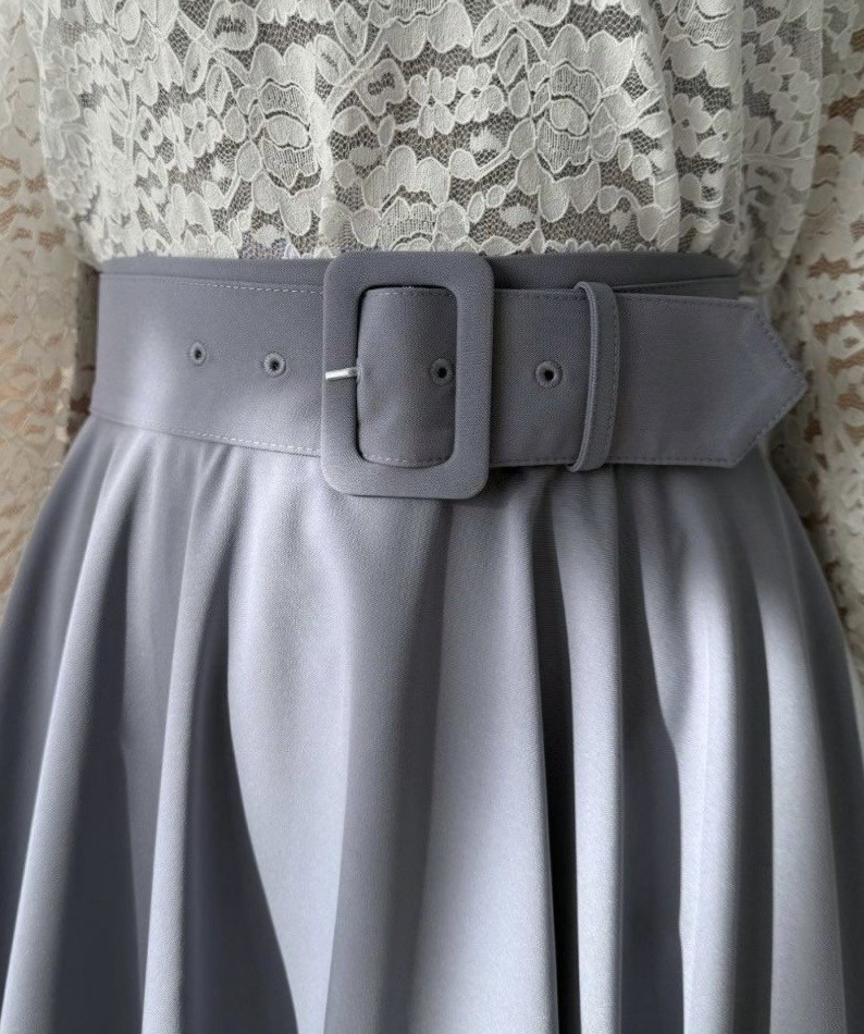 思わずくるりと回りたくなるような、ボリューム感のあるシルエットが目を惹くパニエサーキュラースカート💐