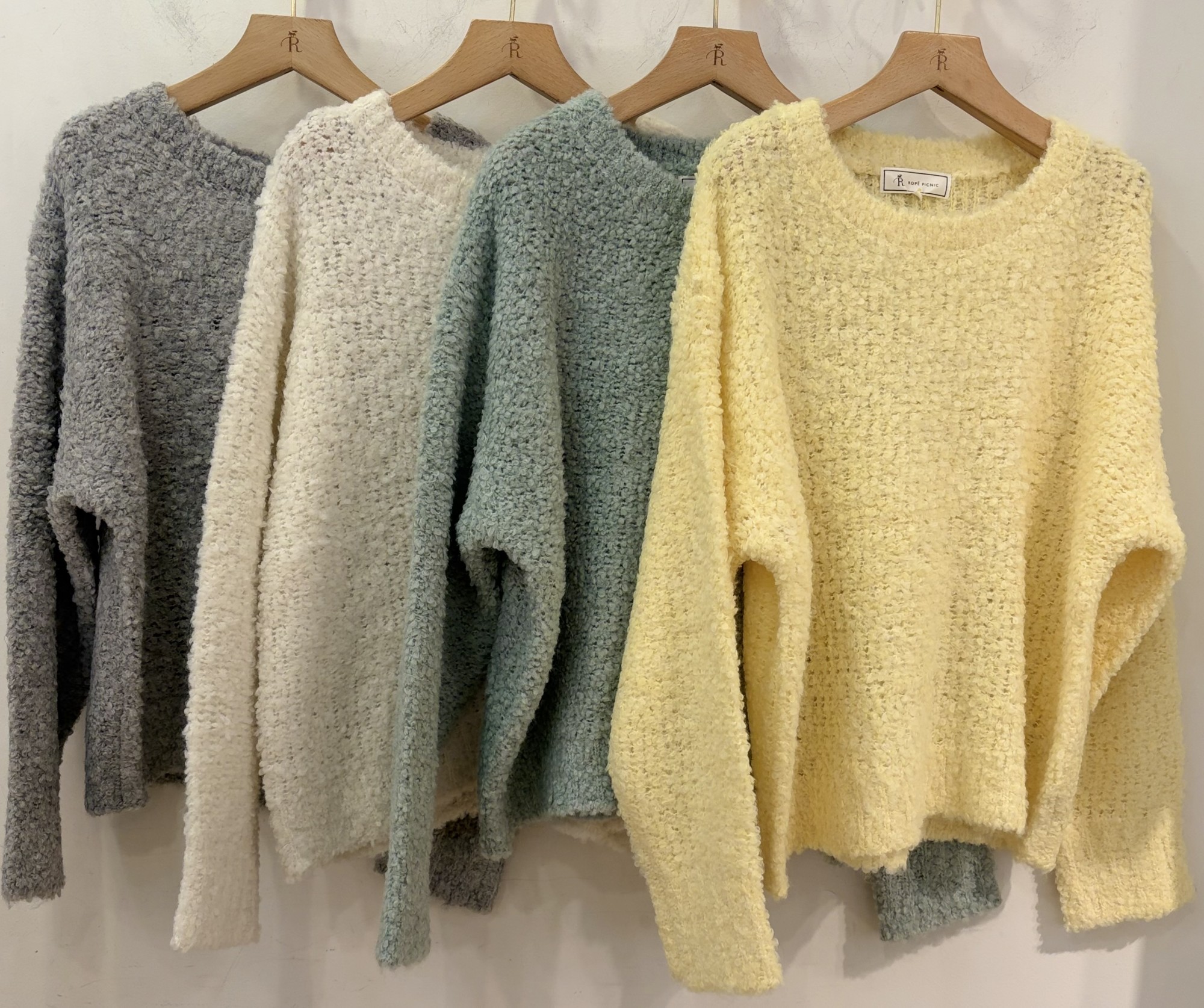 【モコモコ素材で優しく包み込む】ブークレーニット