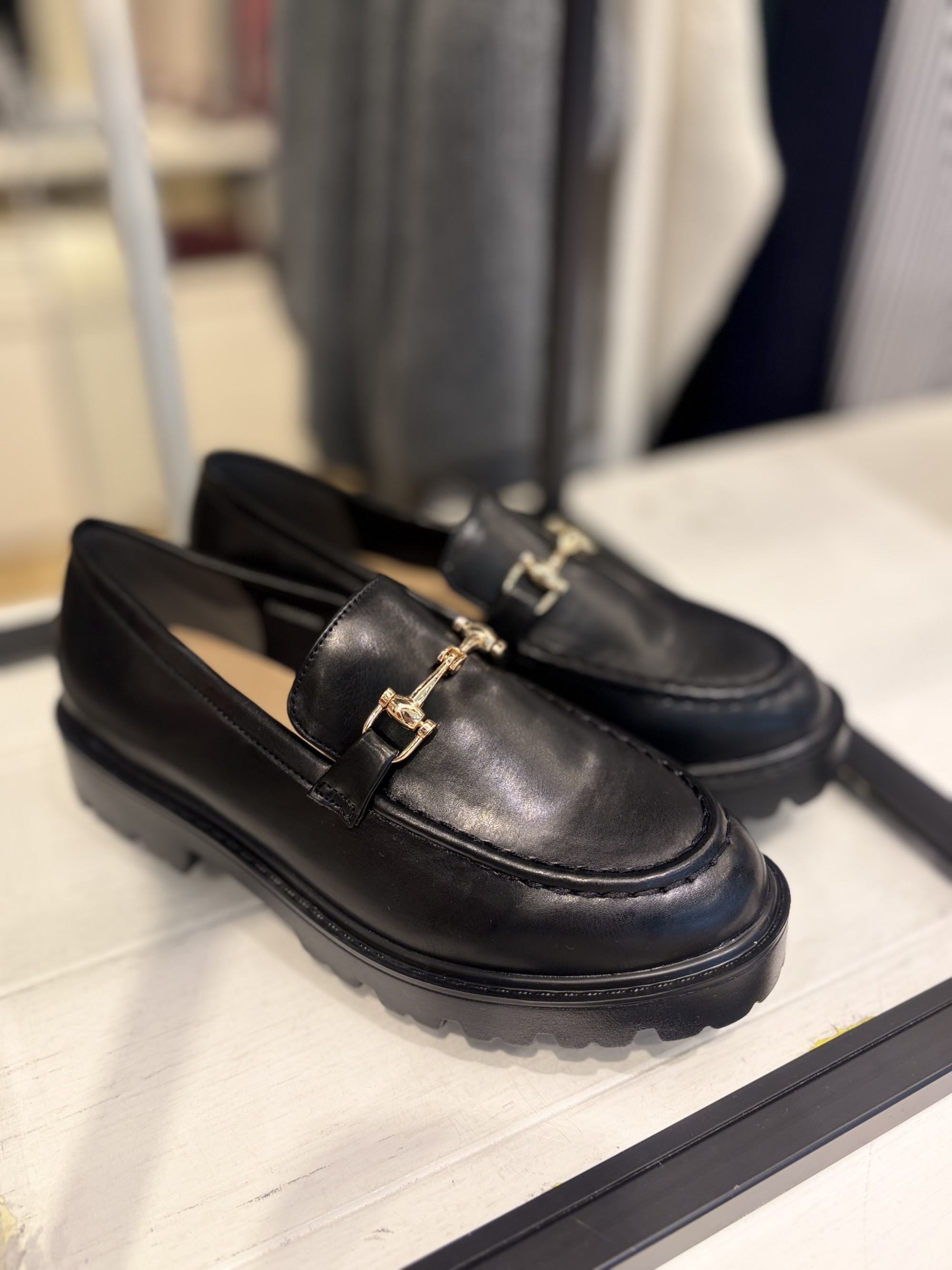 【雨の日も着用できる！】ローファー