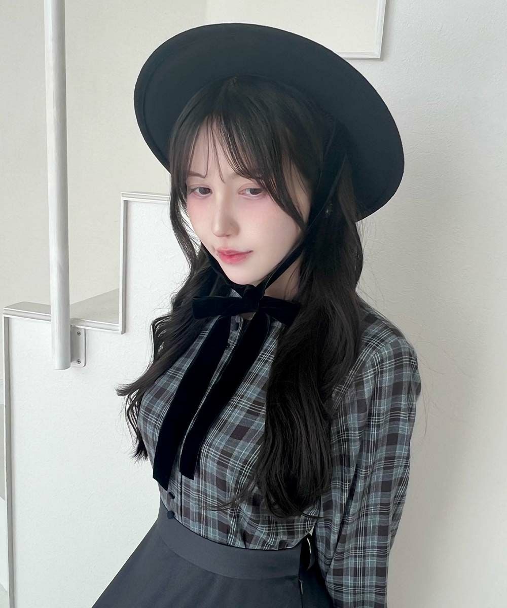 ベロアリボンが目を惹くクラシカルなキャノチェ👒
