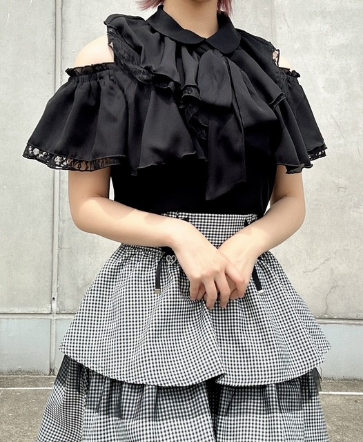 2WAYで楽しめるフリルブラウス