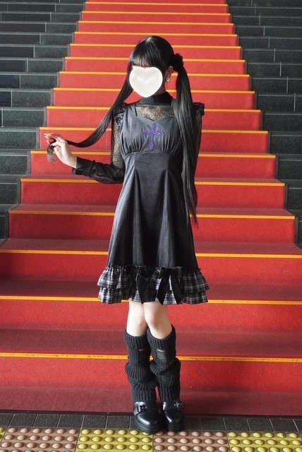 ベロア×チェックのミックス感が新鮮なアイテム