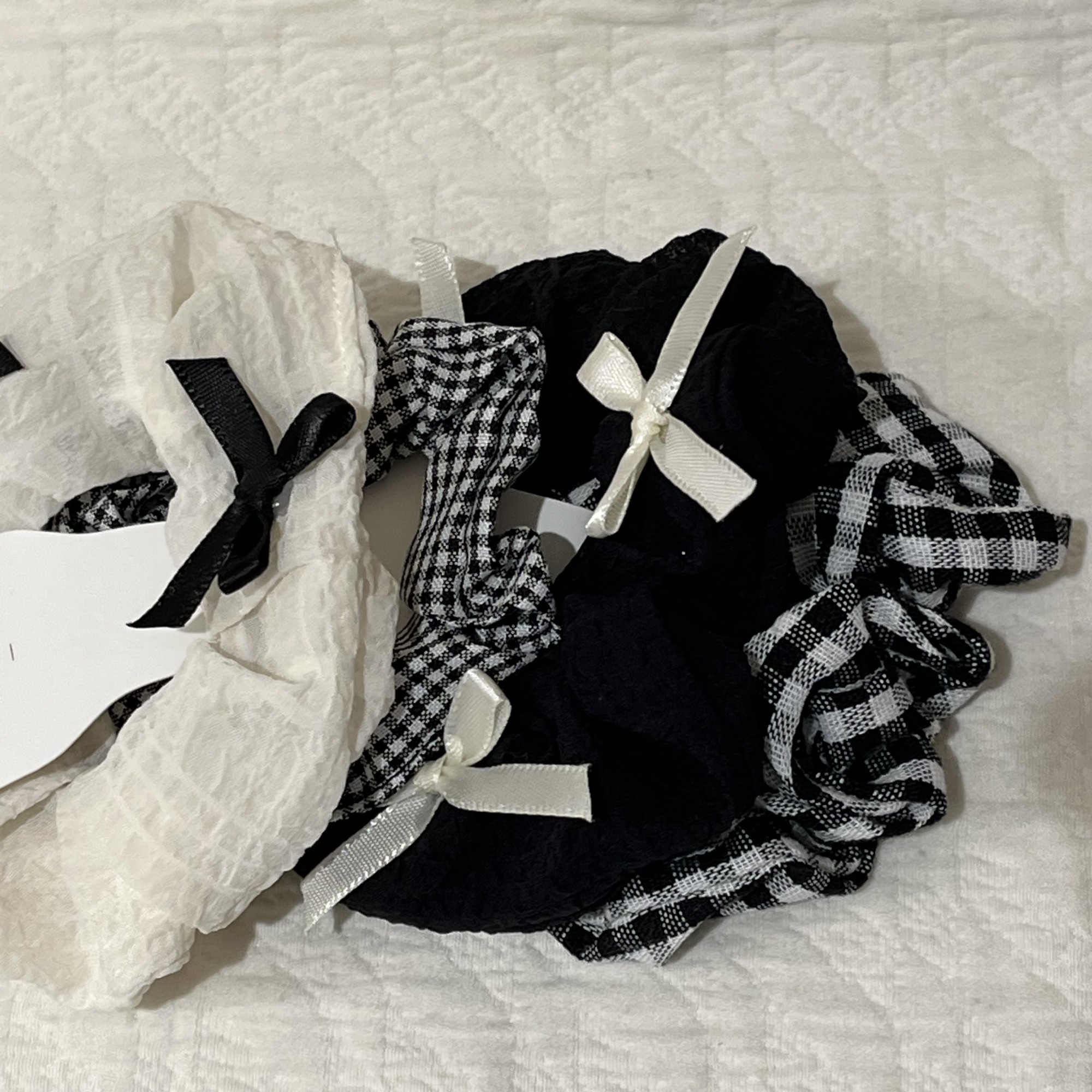 【𝙉𝙚𝙬 𝙞𝙩𝙚𝙢】ガーリーセットシュシュ୨୧ ‧₊˚ ⋅
