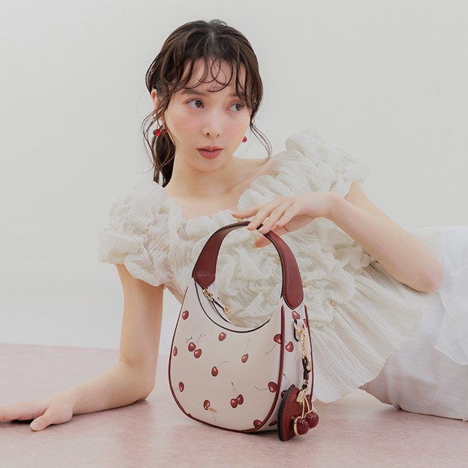 【RANDA（ランダ）】可憐さの中に大人の余裕を感じさせる “Cherry Strawberry Collection” 〈3月19日（木）発売予定〉