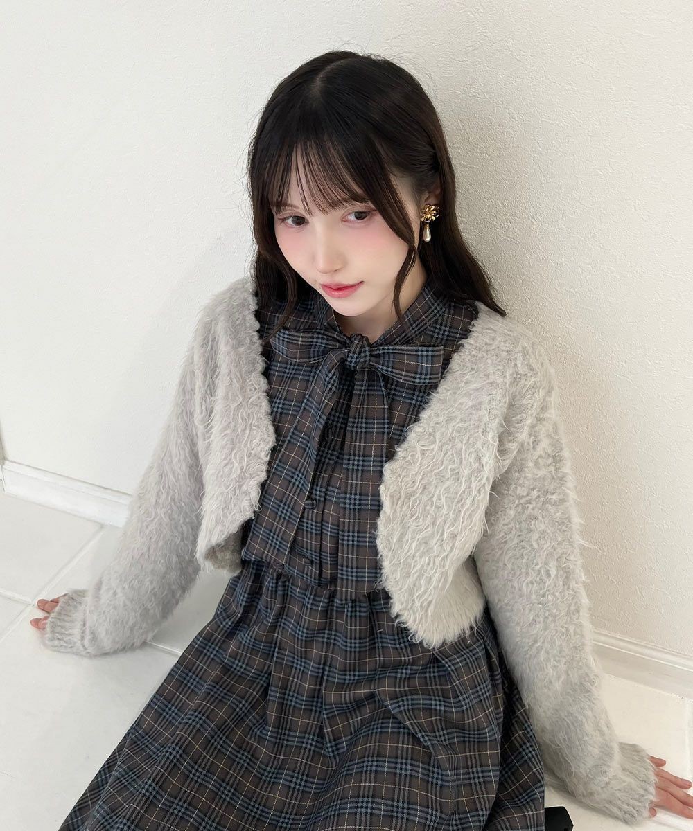 思わず触りたくなるようなふわふわ素材のニットボレロ💐