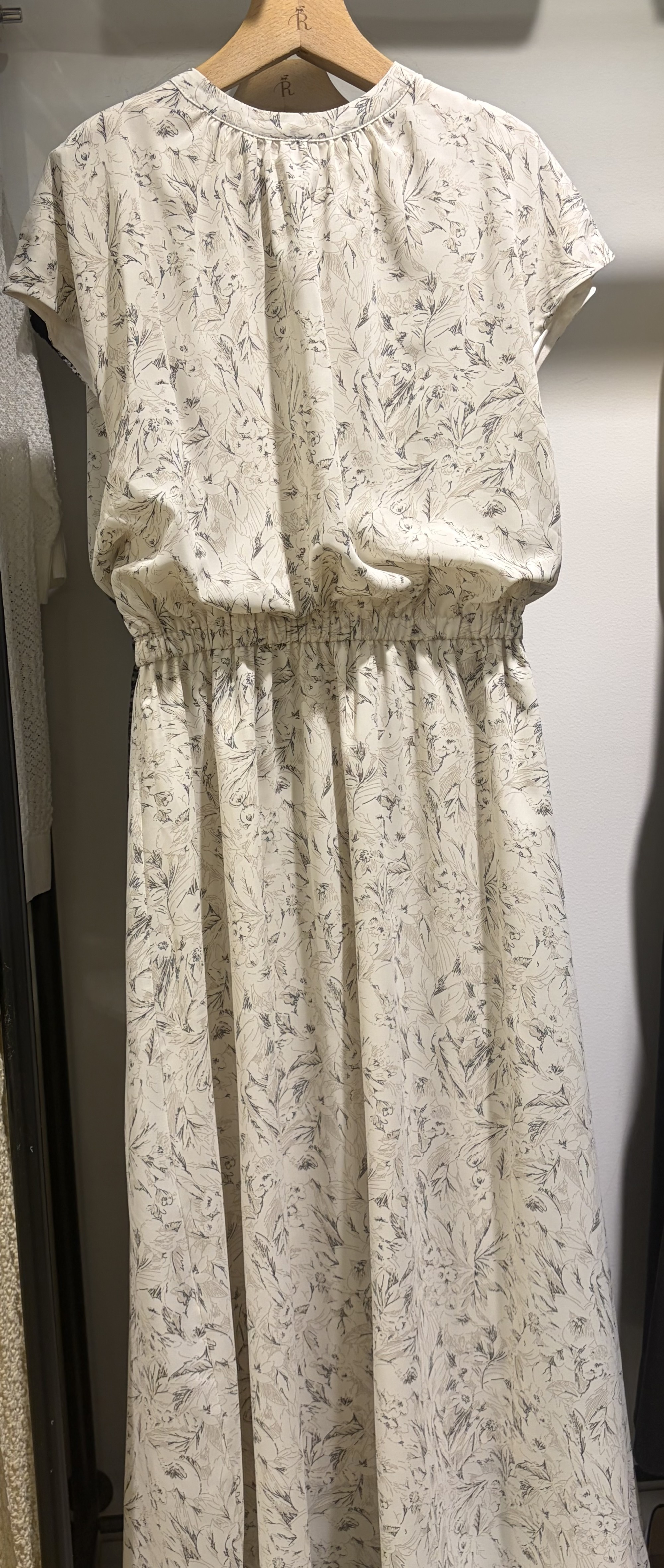 【軽やかに華やぐ、大人の美シルエット】ワンピース