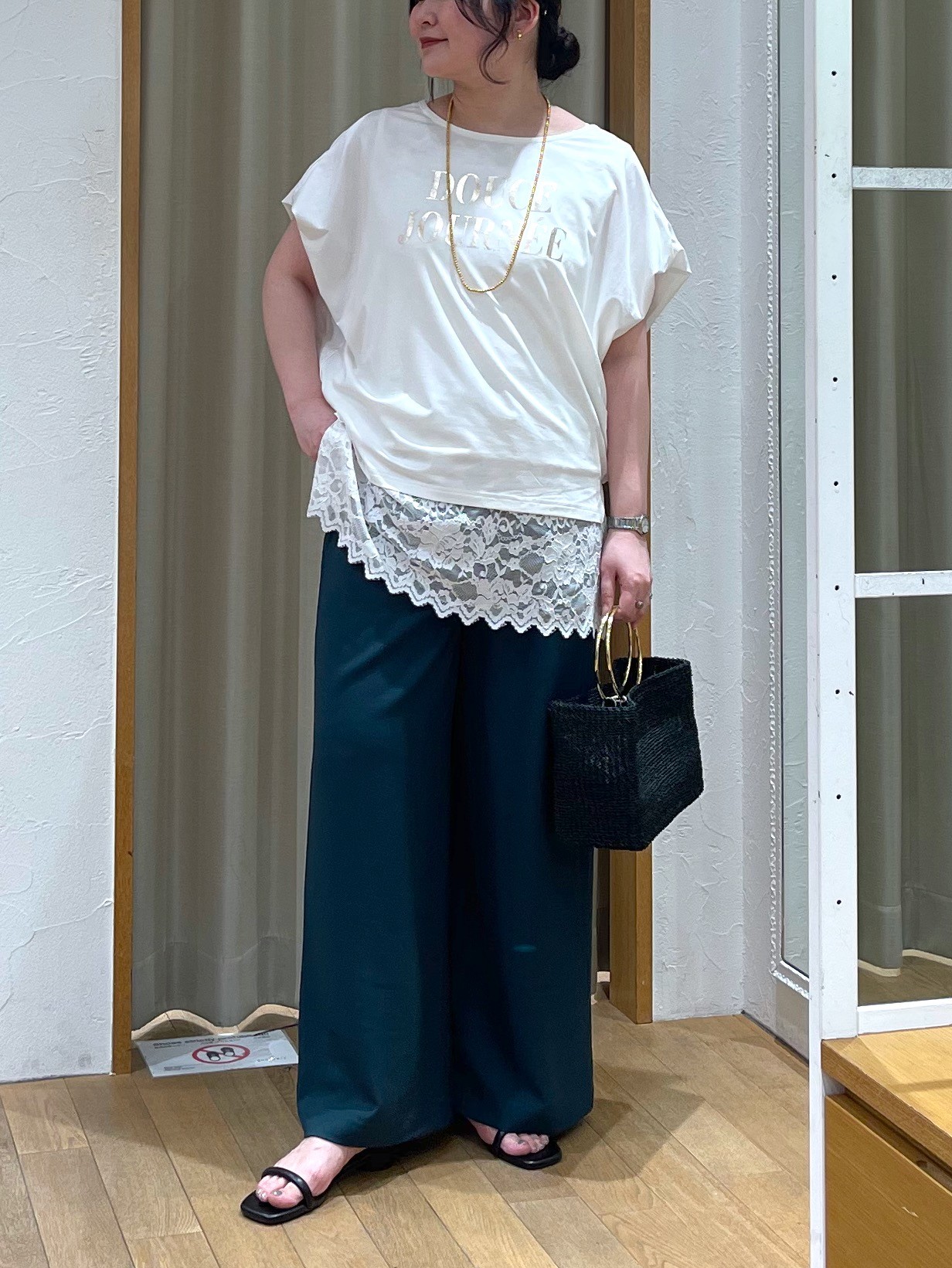 《Elura》骨格ロゴTシャツ