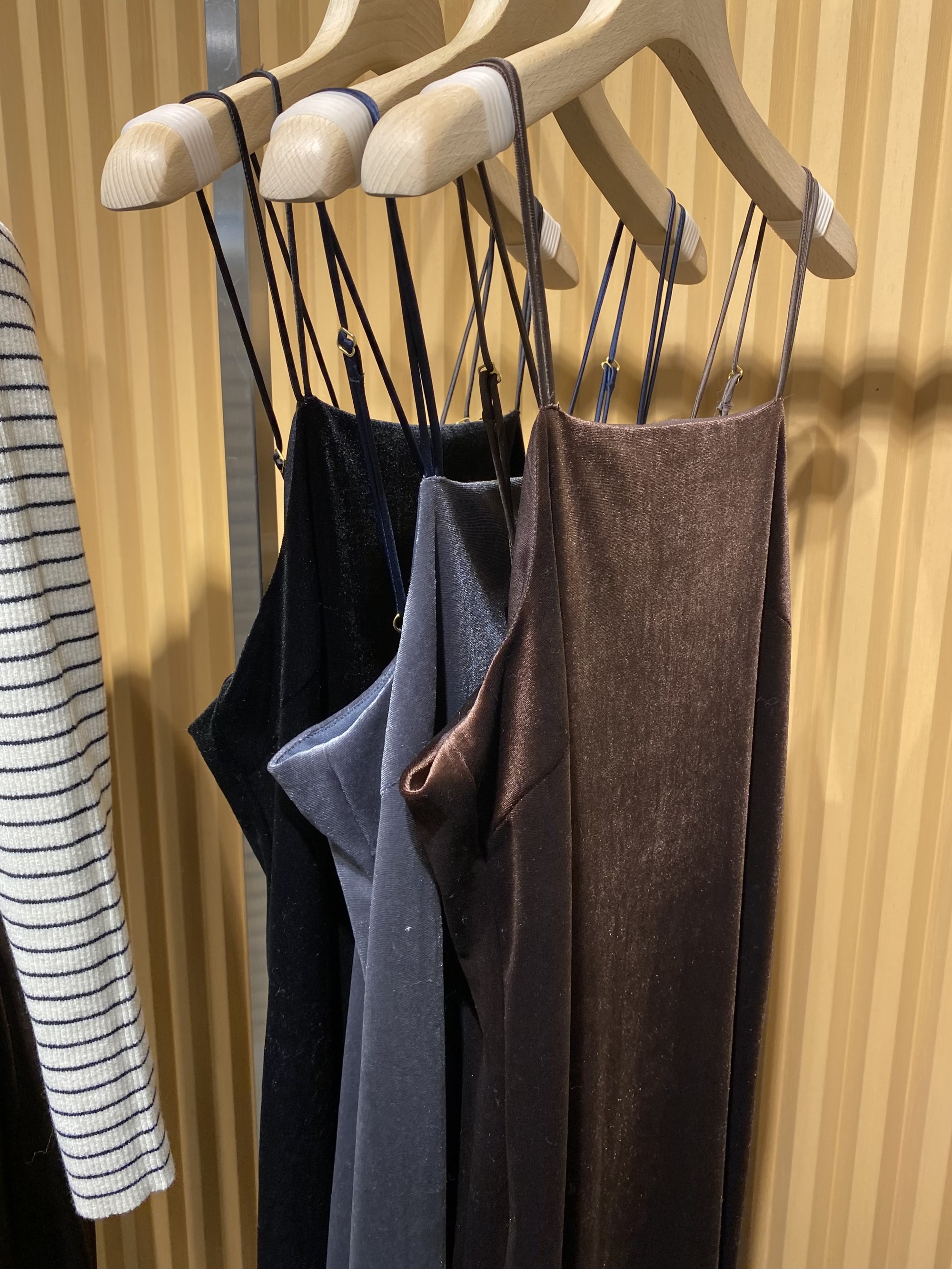 ベロアキャミワンピースのご紹介☆