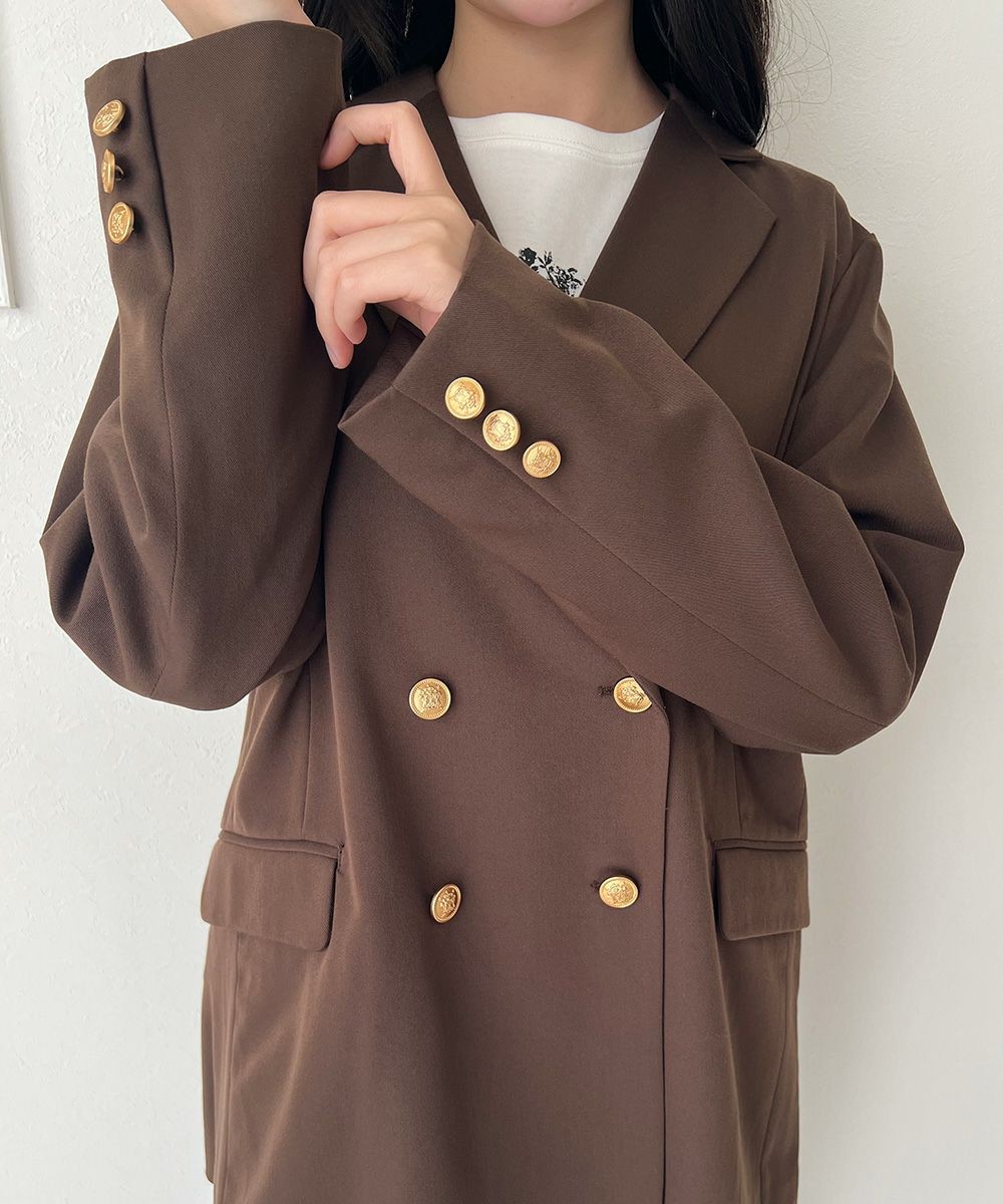 ゴールド釦をあしらったクラシカルなダブルジャケット🌹