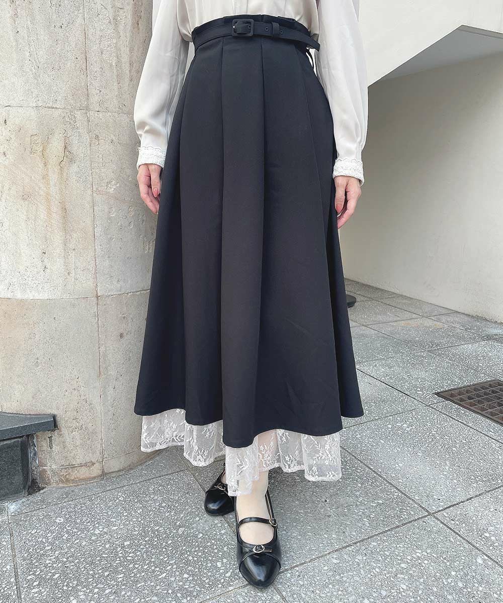 レース素材のレイヤードが目を惹くフレアースカート💐