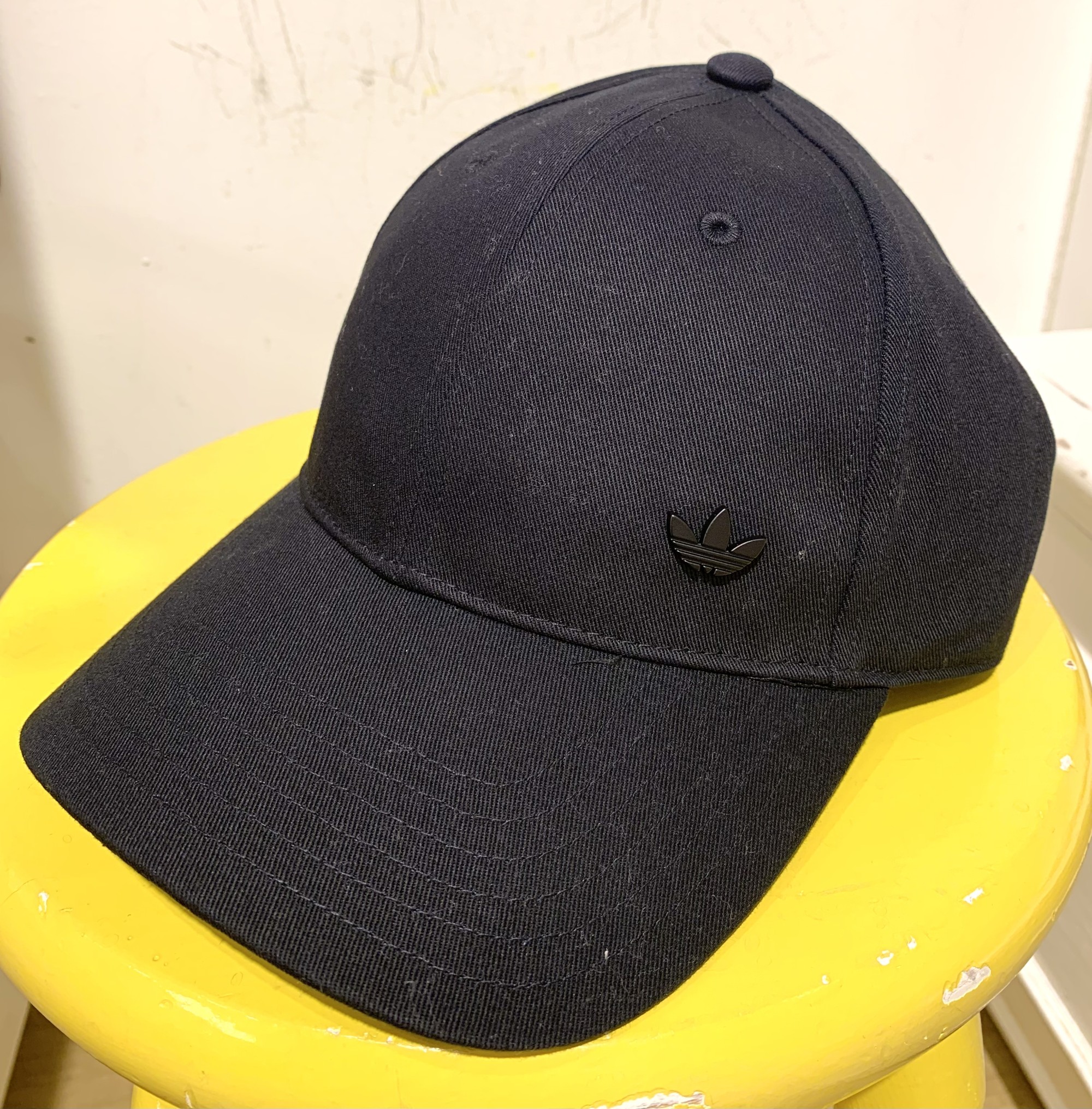 【控えめロゴがポイント🧢】adidasキャップ