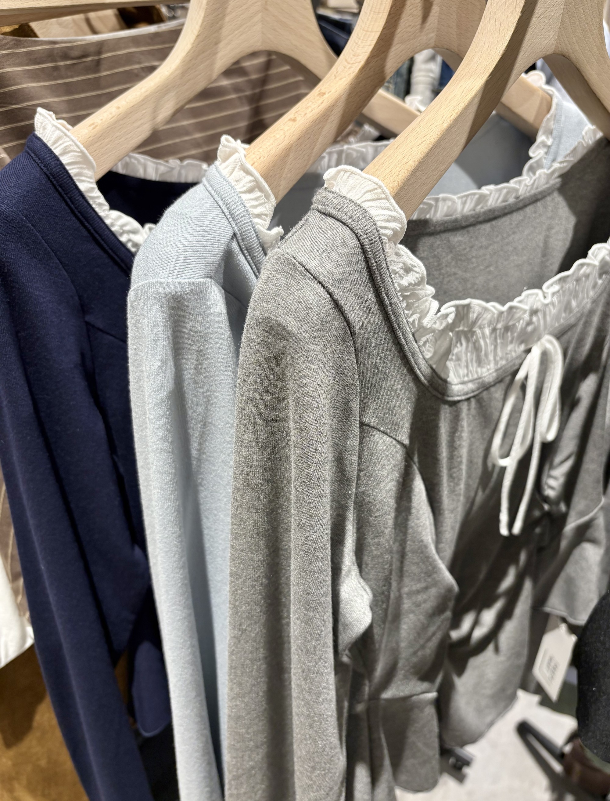 新作トップスのご紹介⭐️