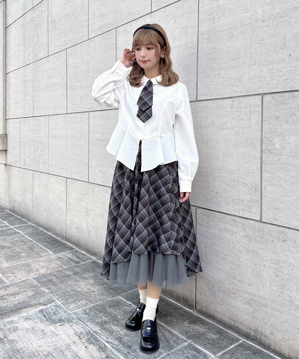 フロント裾からチュールフリルを覗かせたチェックフレアースカート💐
