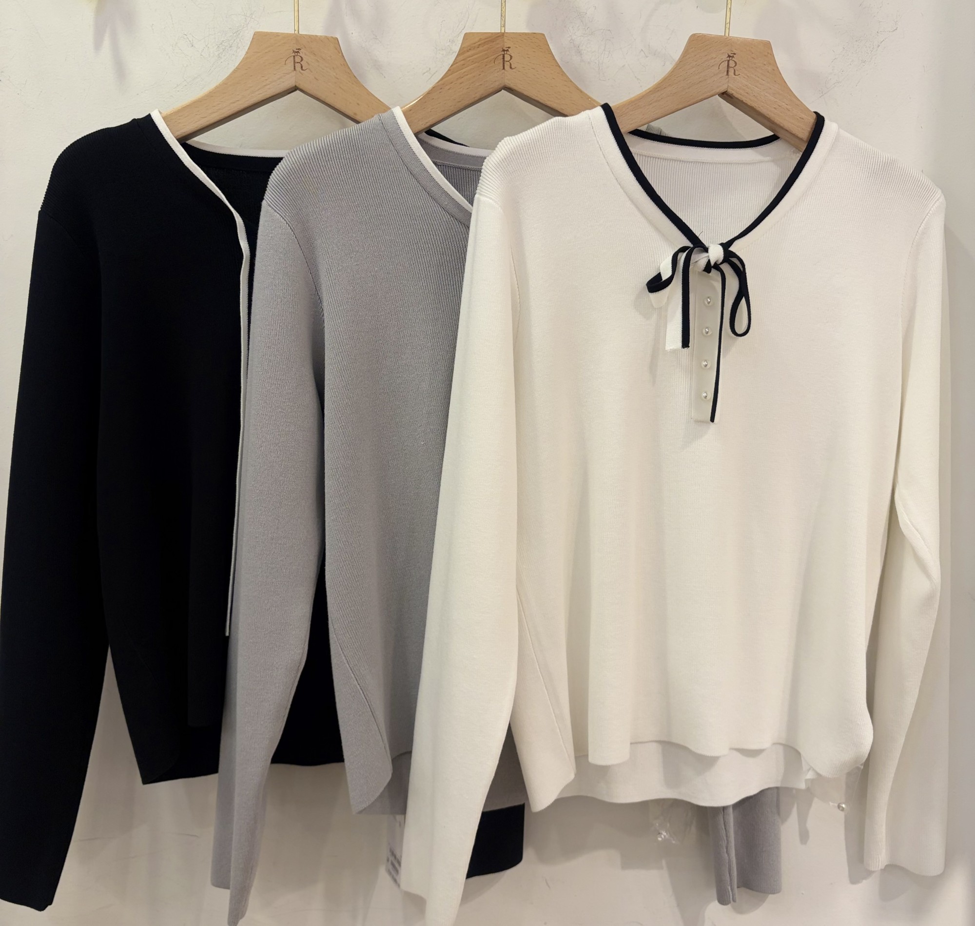 【配色とパールできちんと華やぐ】ブラウス