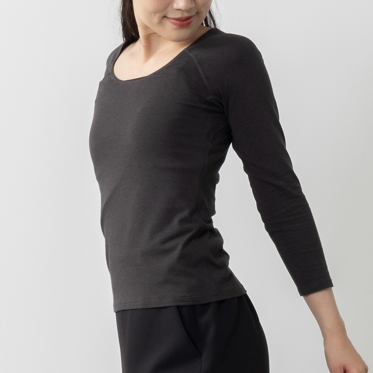 オリジナル設計で動きやすい！暖かさと着心地を両立した発熱インナー