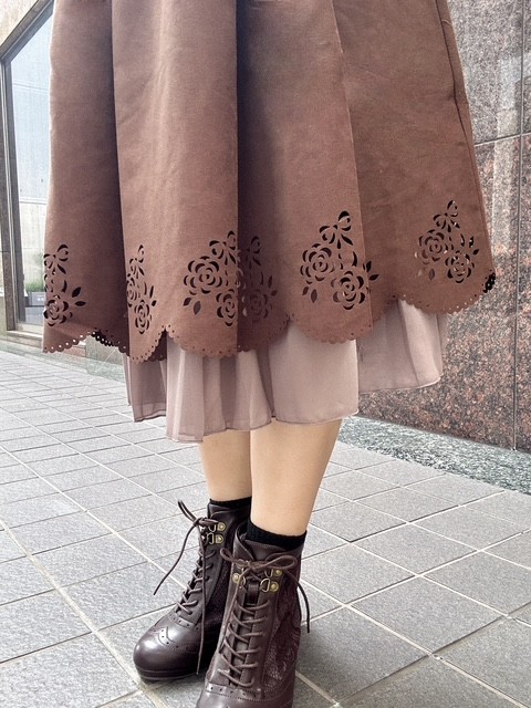 スカラップがかわいいクラシカルコーデ