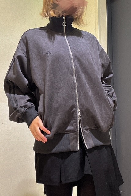 さっと羽織れる動きやすいスエット生地アイテム