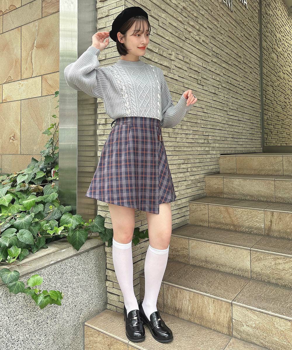 シーズンムードを感じるレトロなチェック柄のミニスカート♡