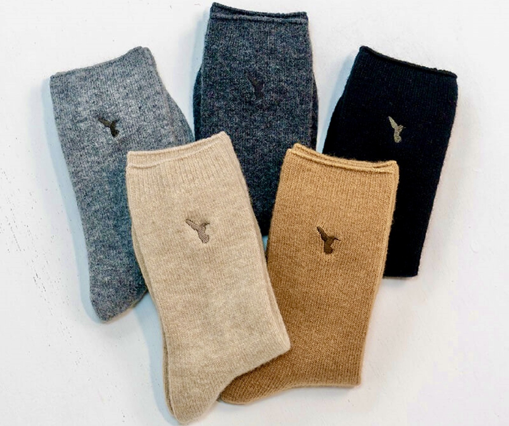 ハチドリの刺繍がポイント！『クーマラムウールソックス』