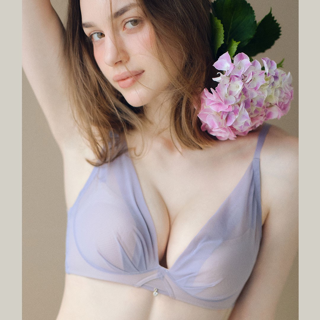 透けるデコルテが美しい、いつでもジャストノンワイヤーブラより新色入荷！