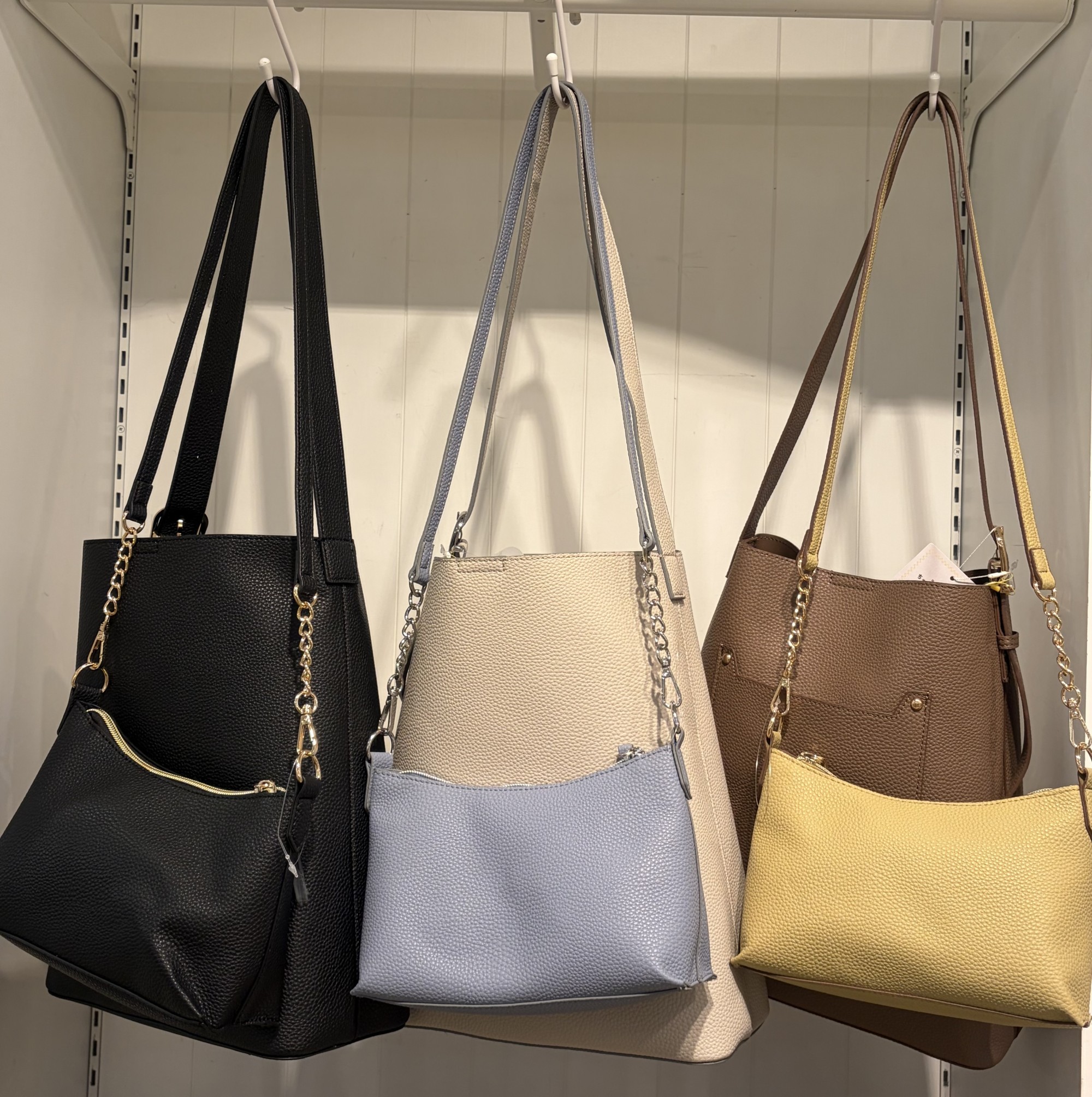 【仕事の日にも頼れる、収納力と品の良さを備えた！】ミニバッグ付きワンショルダー 