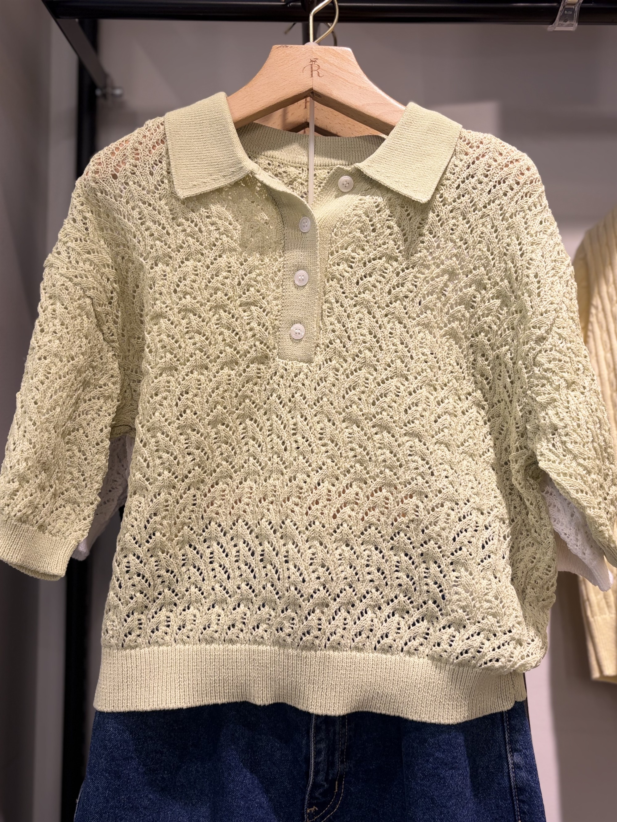 【甘さを抑えた、大人のキレイめスタイル】レースポロレースポロ】