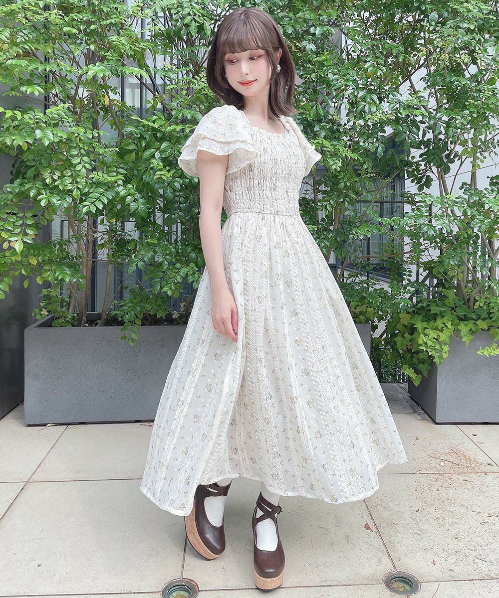 ナチュラルガーリーな小花柄がトレンドライクな印象漂うワンピース🌻