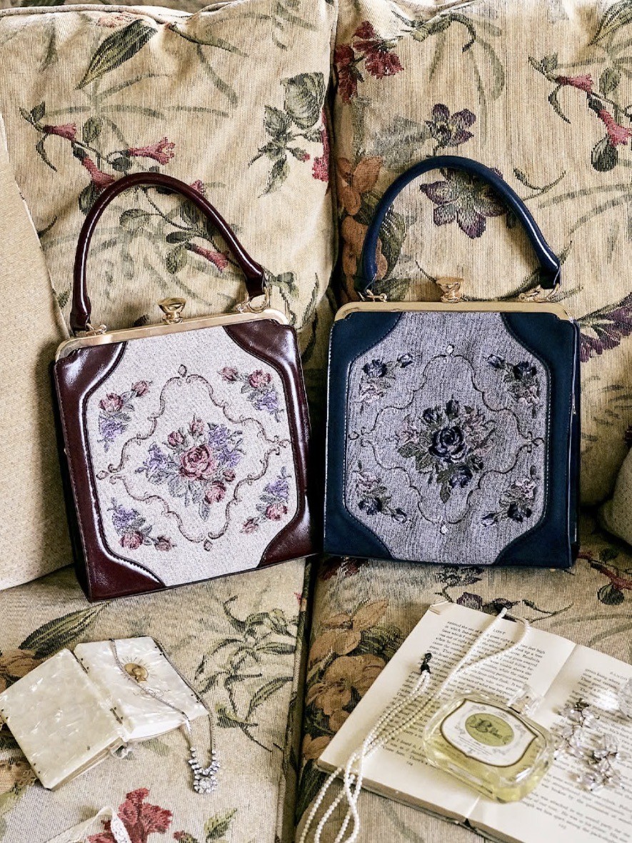美術品のような繊細な刺繍が美しいアイコニックながま口バッグ🥀