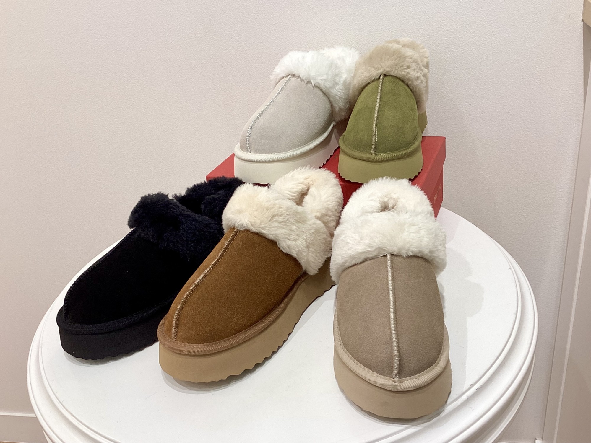 【新色登場】毎年大人気の厚底ムートンサンダル