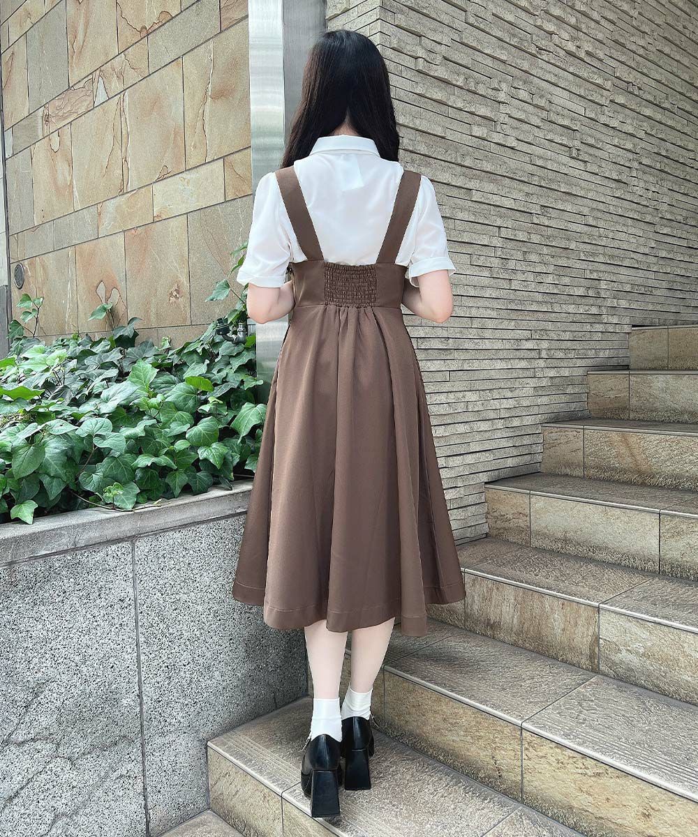 ウエストのチェーンビット使いがコーデを引き締めてくれるジャンスカ🎀